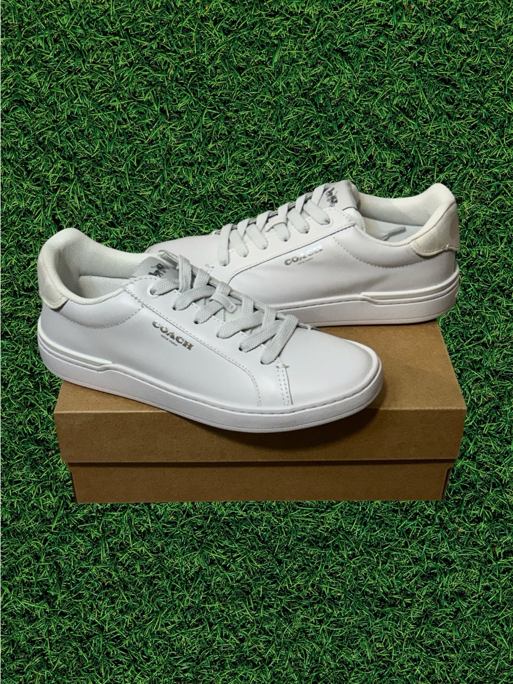 Womenʼs Coach White Leather Low-Top Sneakers